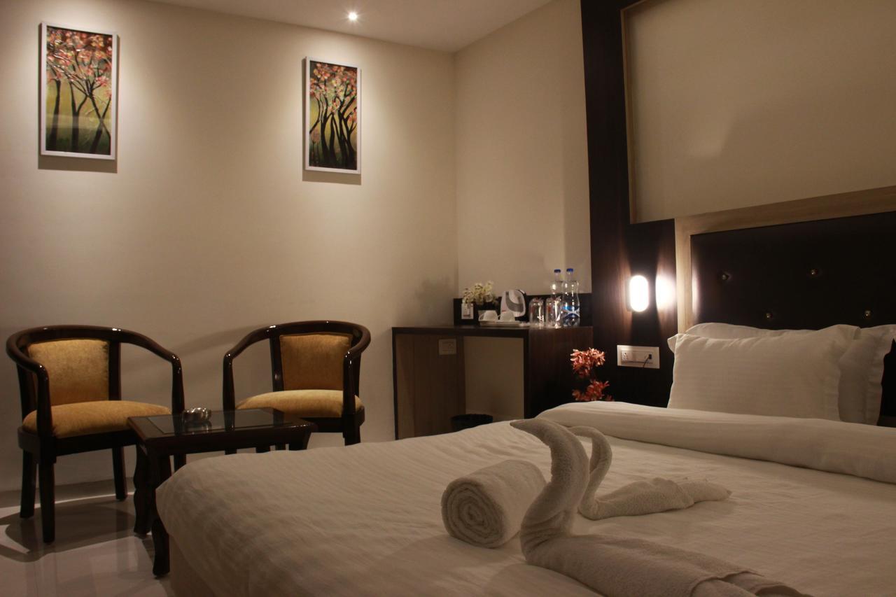 Hotel Dayal Shree Paradise Bhopál Kültér fotó