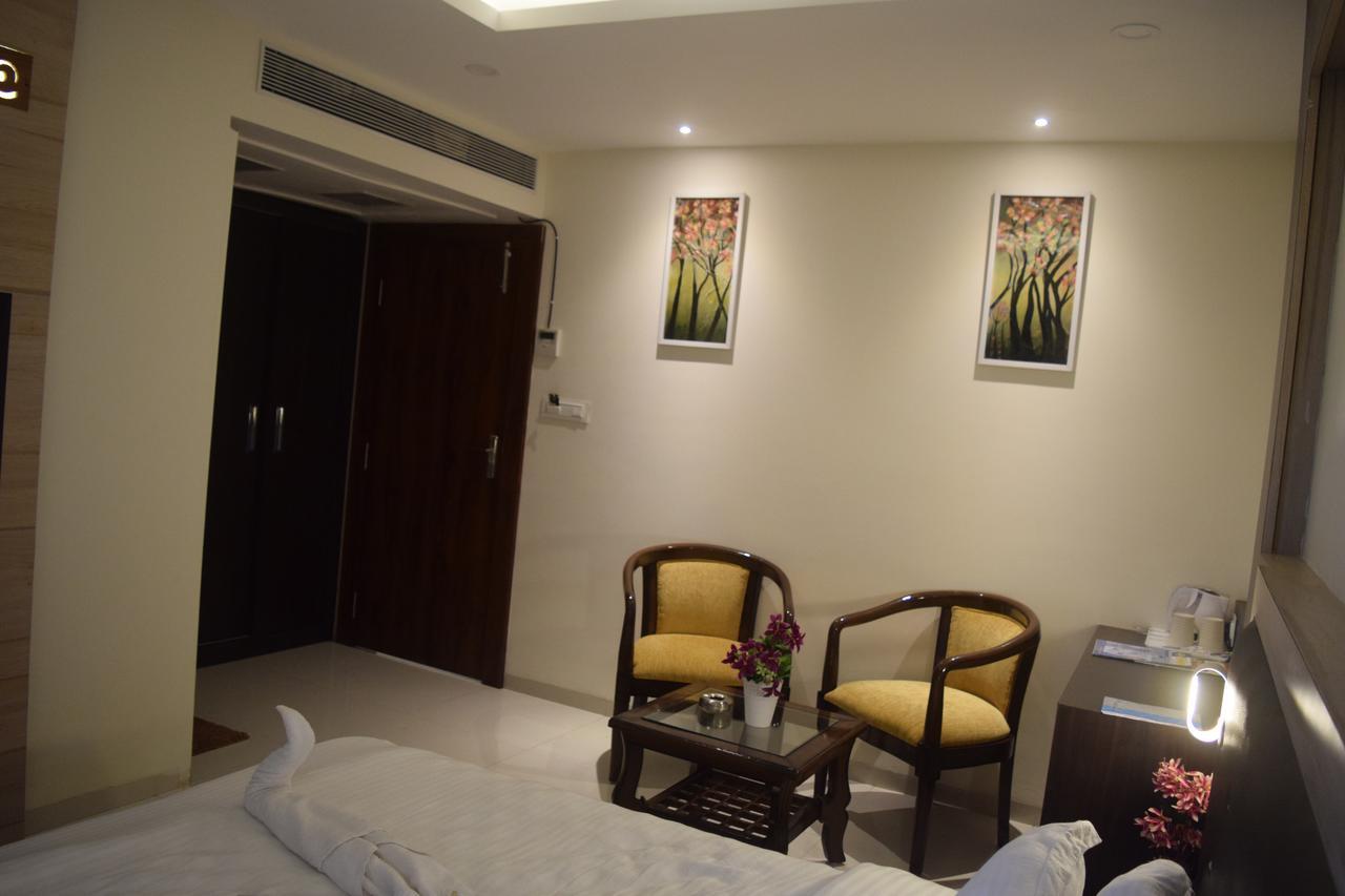Hotel Dayal Shree Paradise Bhopál Kültér fotó